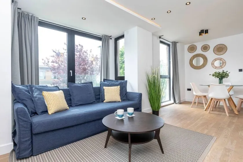 Ovitzia - Sunlit 2Bed - Quiet | Station Nearby - Image 1