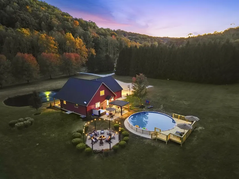 Ruby Ridge | Fishing Pond, Heated Pool, Speakeasy - Image 1