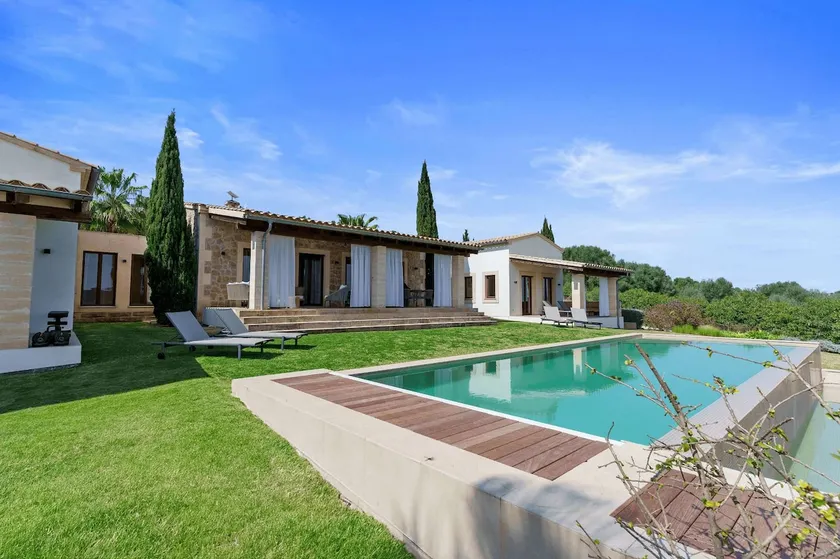 Luxury Finca: Infinity Pool and Magnificent Views - Image 1