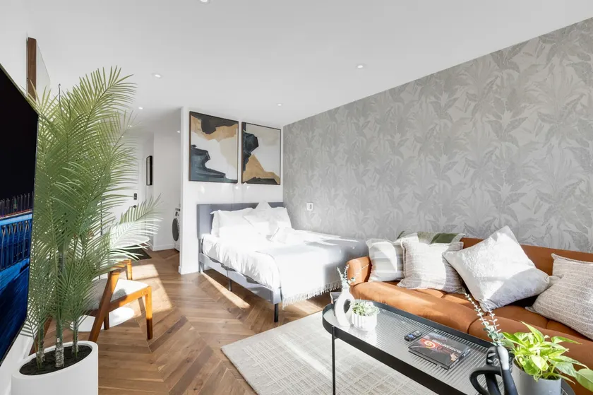 The Speakeasy Suite 503 With Parking - Image 1