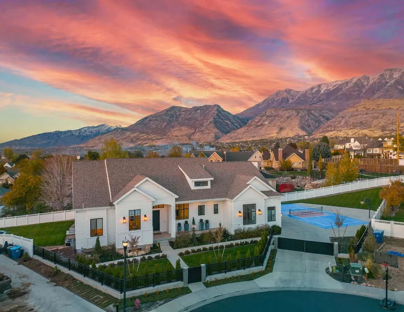 Luxe Group Retreat w/Spa + Gym & Pickleball - Image 1