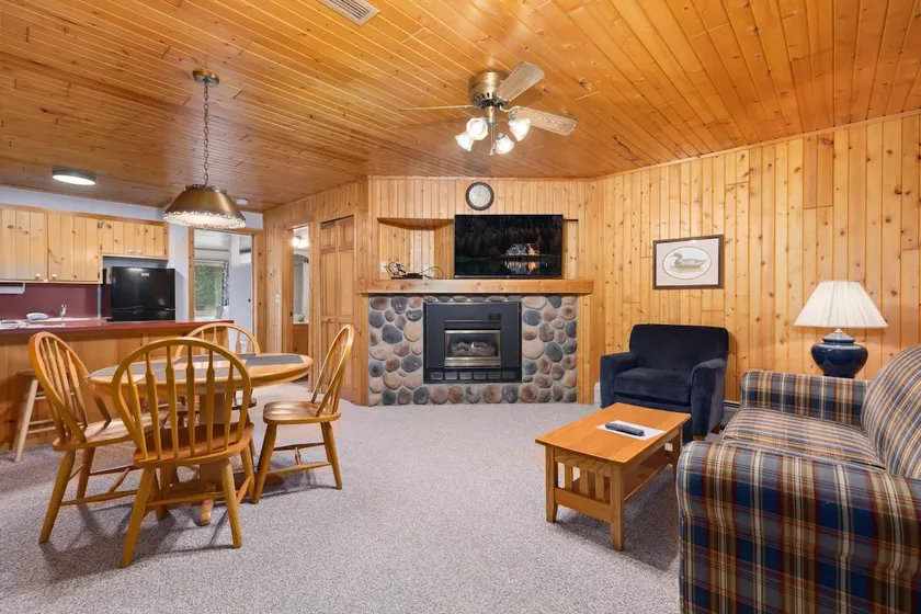 Cozy 1BR Condo w/ Balcony & Fireplace - Image 1