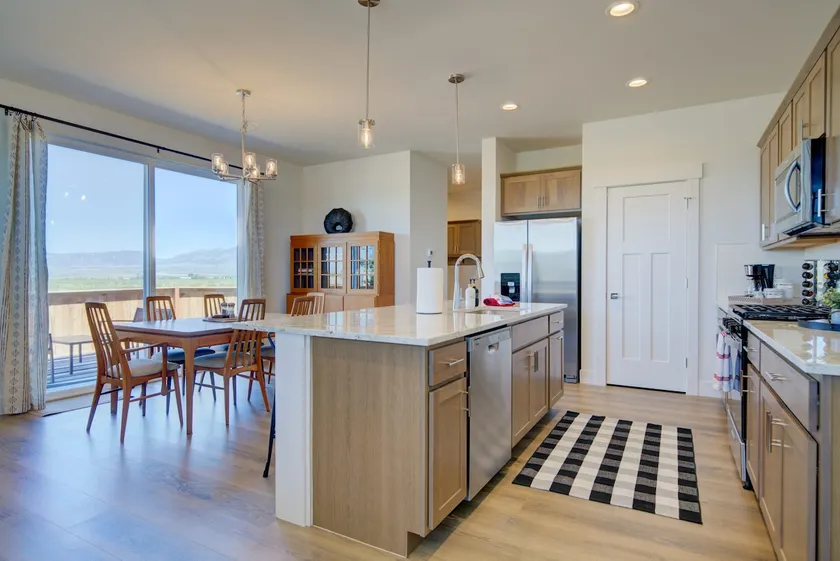Spacious Home Close to BZN Airport & Yellowstone - Image 1