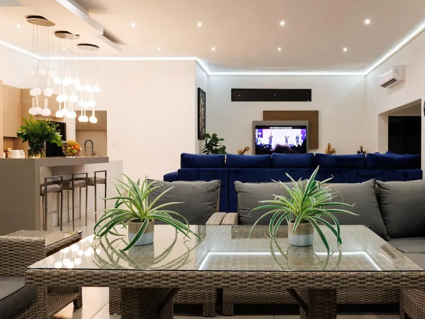 Luxury Holiday Home - Image 1
