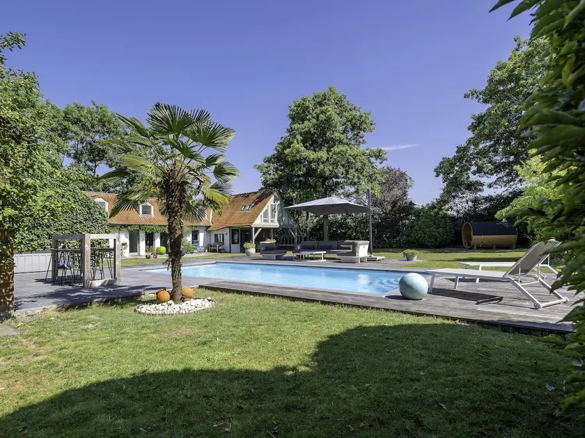 A charming vacation home with swimming pool. - Image 1