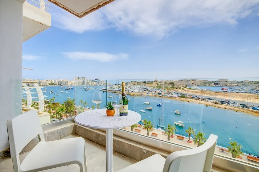 Stunning Apartment Valletta and Harbour Views by Buena Vista - Image 1