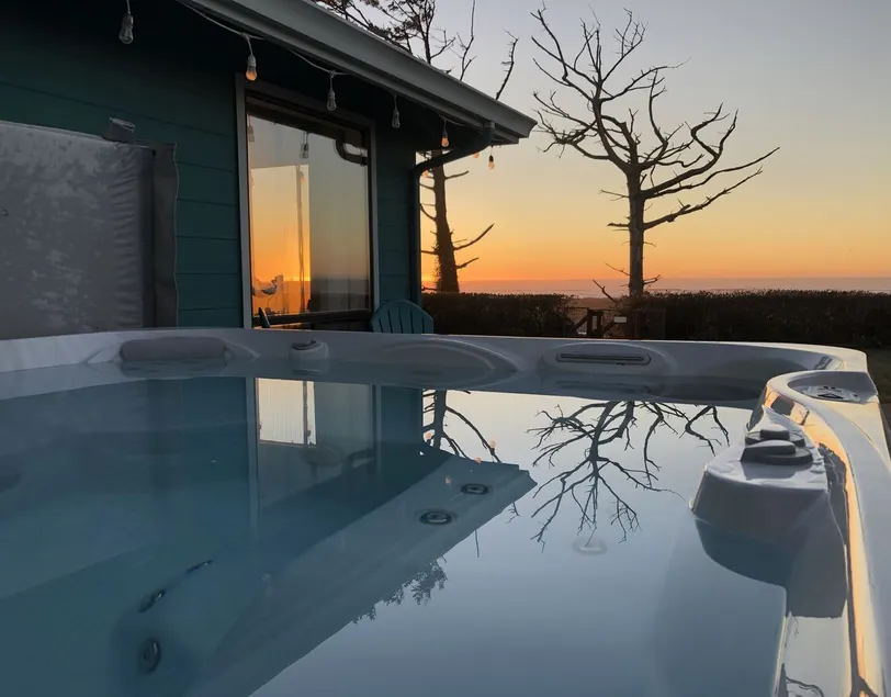 Mermaid Cove: Luxurious Oceanfront Retreat! - Image 1