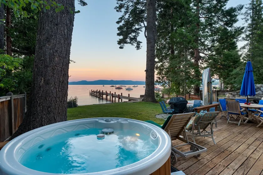 Lakefront Haven by Avantstay Minutes to Ski Resorts Private Dock - Image 1