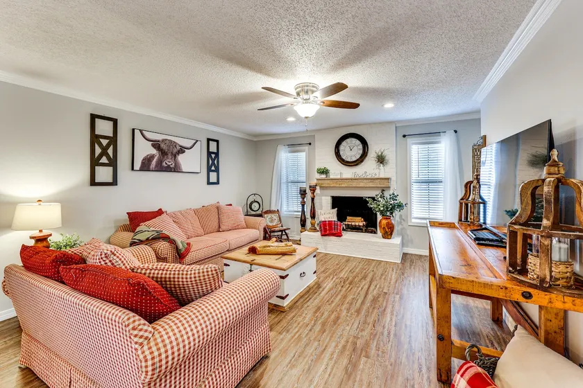Near Lake Dardanelle: Updated Home w/ Large Yard! - Image 1