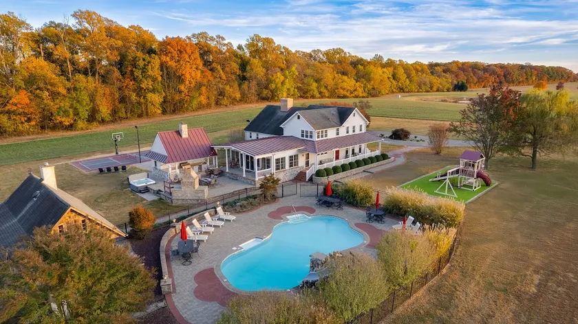 Saybrook Hall | Pickleball, Pool, and Hot Tub! - Image 1