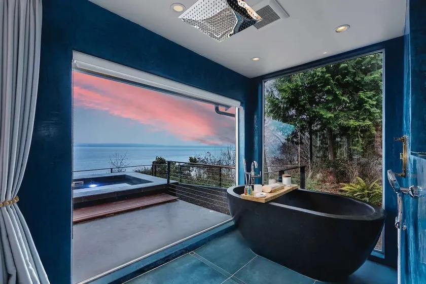 SaltWood Bluff | Views. Eagles. Sunrises. - Image 1