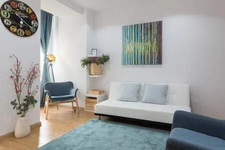 HostWise - 4 Colorful Fresh Flats | Batalha - Image 1