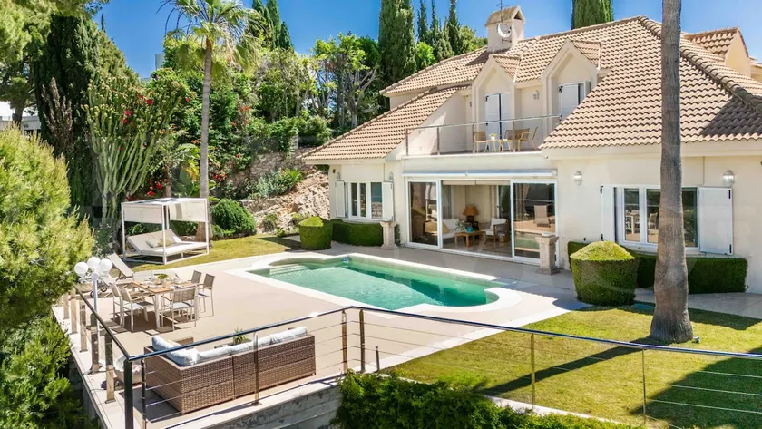 Panoramic Paradise with Dazzling Views by REMS - Image 1