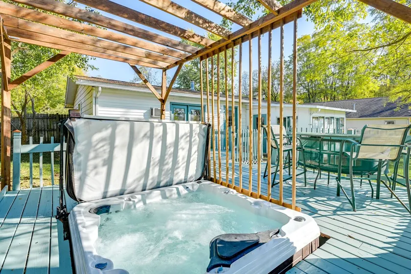 Sand Lake Retreat: Canal Access & Large Yard! - Image 1