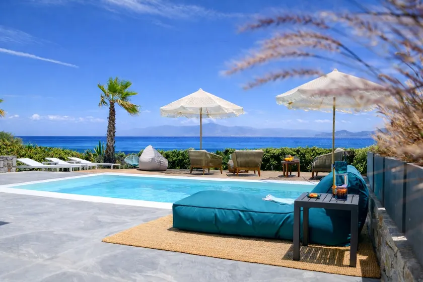Black Pearl Villa - Sea Front - Image 1