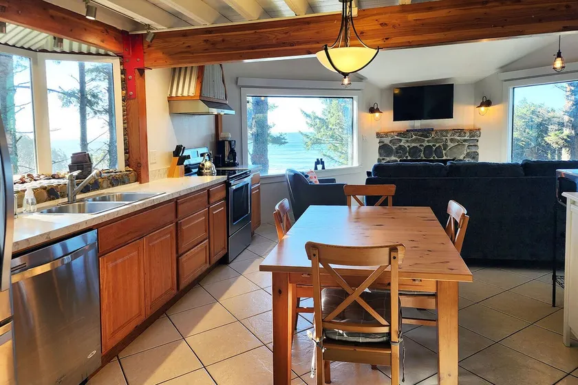 The Shelley Family Cabin~ Ocean Views! Firepit! - Image 1