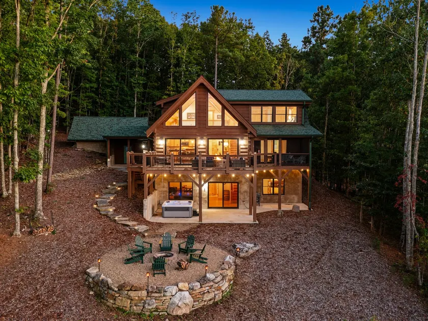 Luxury Cabin-Big Views-Hot Tub-Fire Pit - Image 1