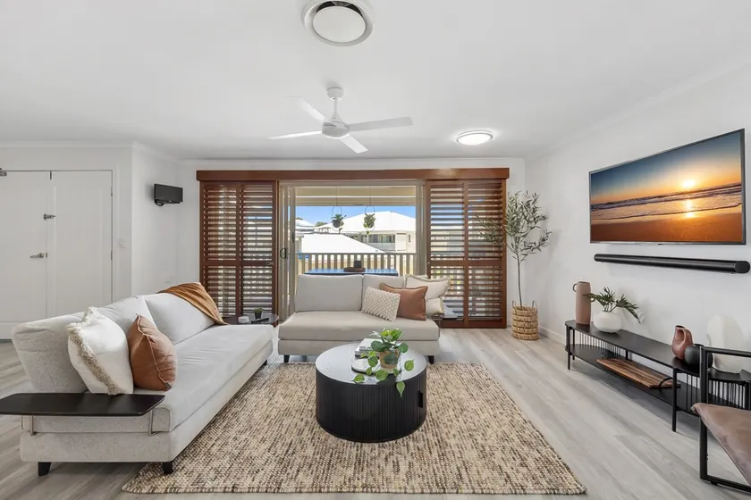 3-Bed Haven with Balcony and BBQ, 5-Min to Beach - Image 1