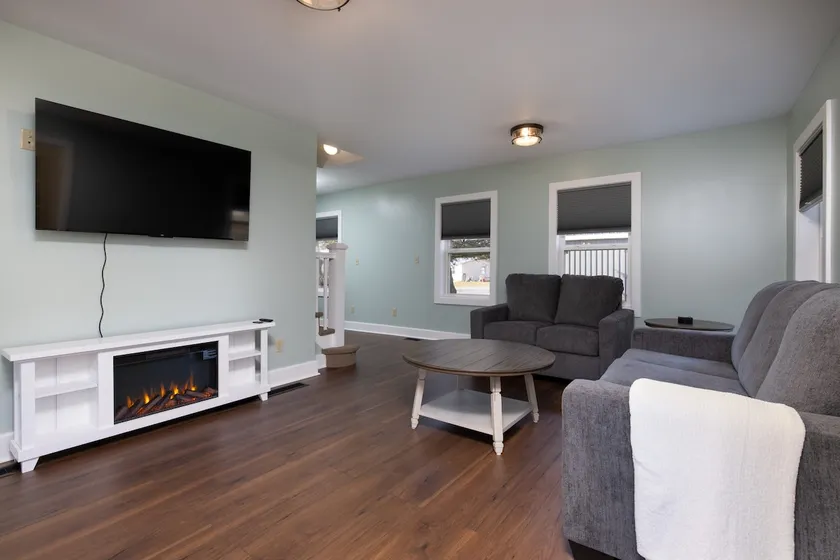 Cozy Cottage on Main - Image 1