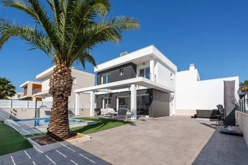 Casa Bos Palm Tree Villa with Pool - Image 1