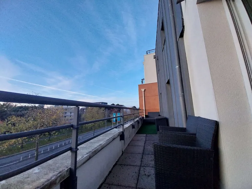 Vannes charmant appartement 30m2 grande terrasse 17 m2 et garage - Image 1