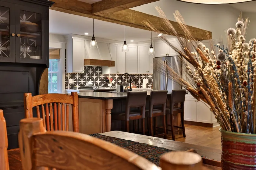 Susan Lane Hideaway - 4BR, 3BA Renovated Home, Close to Skiing and Town, Fireplace - Image 1