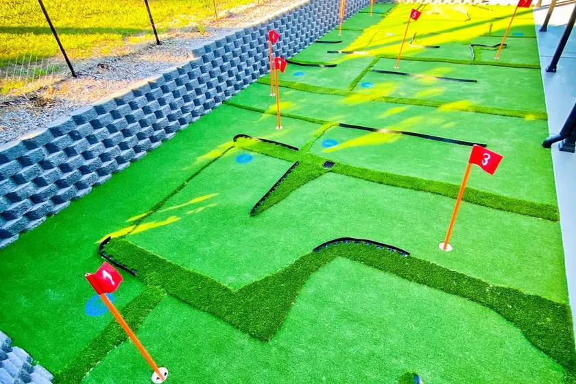 Mini Golf Getaway - Image 1