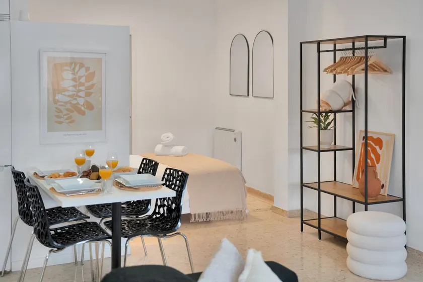 Centrally located Boutique Suite - Downtown Area - Image 1