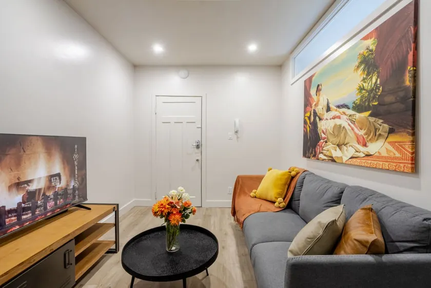 The Uptown Retreat|Stylish 3BR in NDG - Image 1