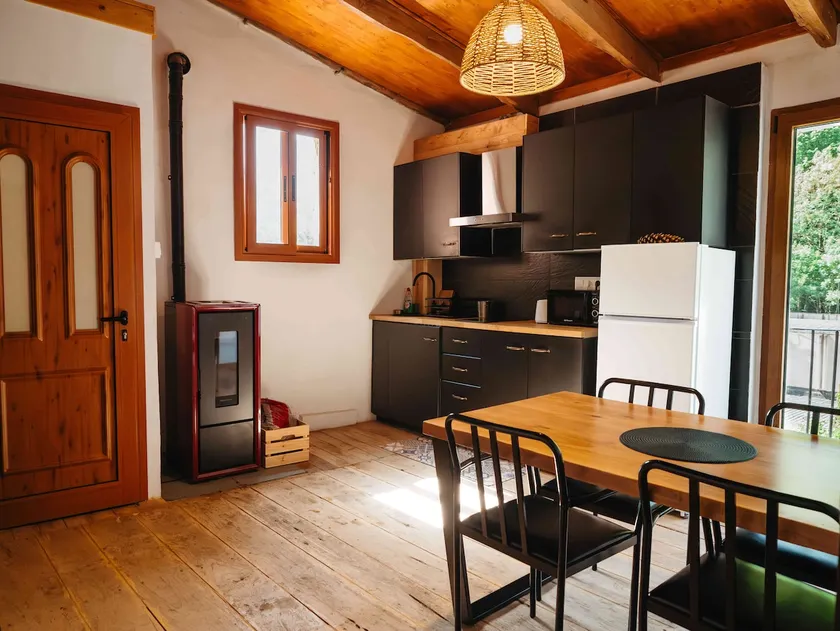 Apartment in an old farmhouse next to the river - Image 1