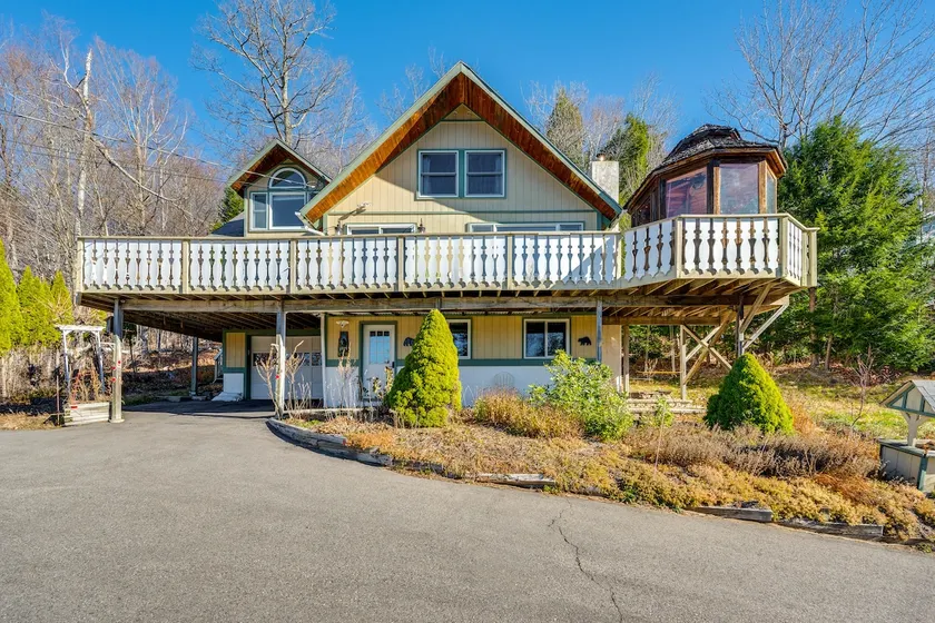 1 Mi to Story Land: Spacious Home w/ Mtn Views! - Image 1