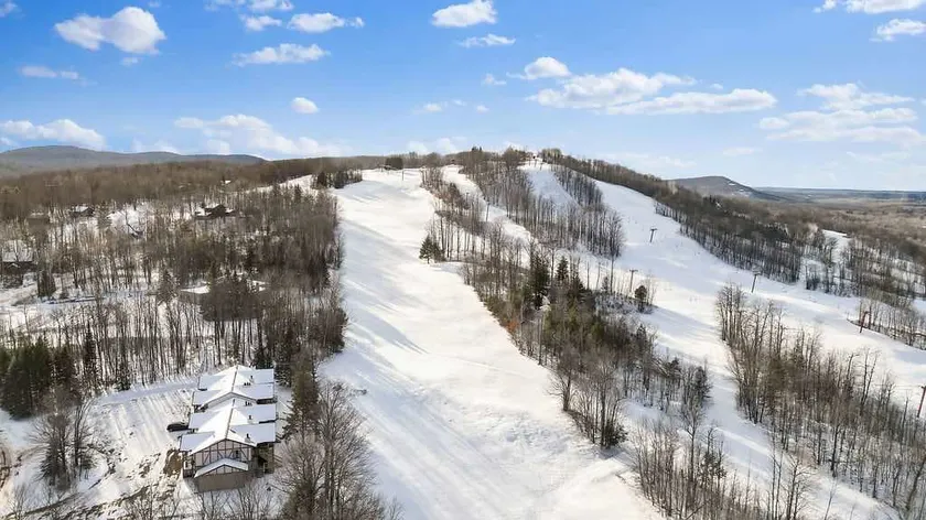 2BR Condo | Near Copper Peak + Iron Belle Trail - Image 1