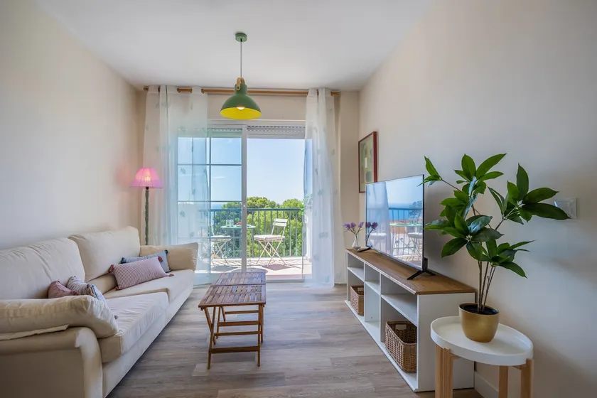 Balconies-Town-Pool-300Mb-Quiet-2bed-2bath - Image 1