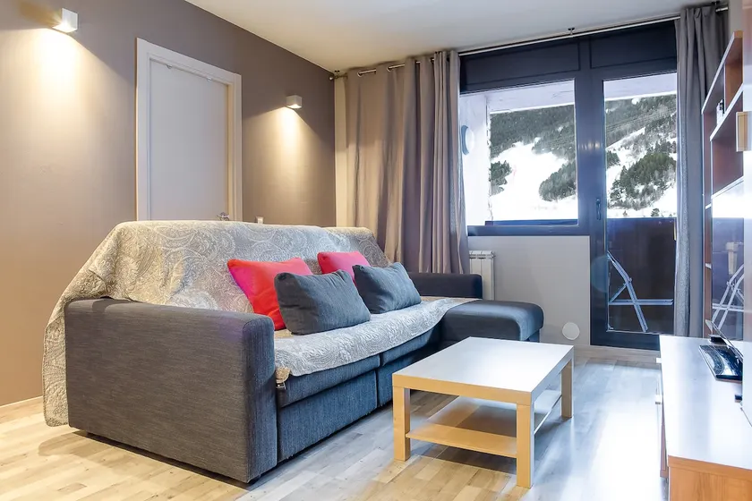 Apartment in El Tarter with terrace and views - Image 1