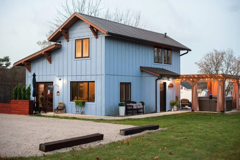 The Driftless Blue Villa ~ Hot Tub & Fireplace - Image 1