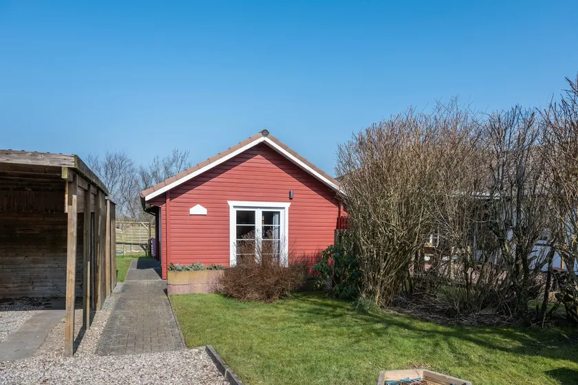 Log cabin on the North Sea - Image 1