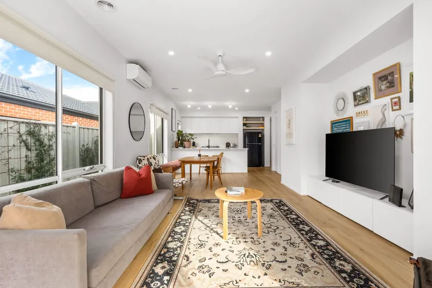 3BR Light-filled Retreat Mt Duneed - Image 1
