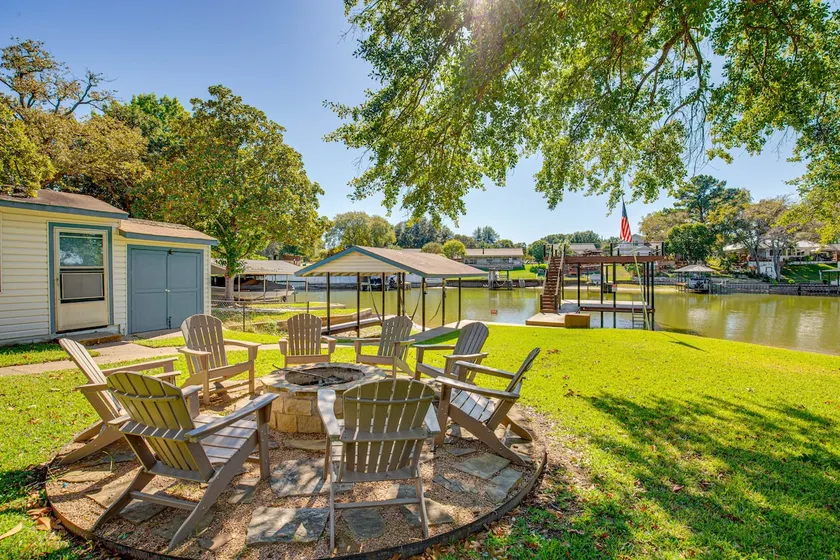Waterfront Retreat w/ Hot Tub in Gun Barrel City! - Image 1