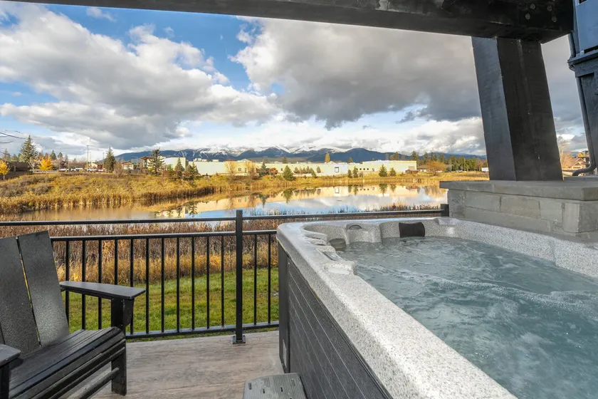 Hot Tub + Prime Location- WF Basecamp - Image 1