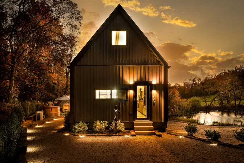 Lakeside | Hot/Cold Tub, Fireplaces, EV Charger - Image 1