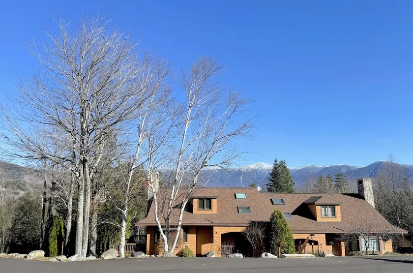 Bretton Woods home steps from the slopes, AC, pool passes, discounted cog tix! - Image 1