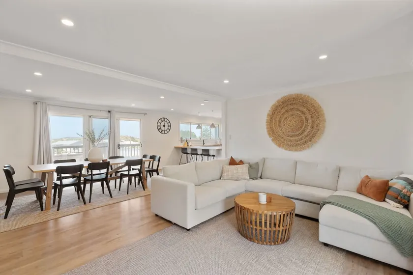 The Beach House 64 Neighbour Ave Goolwa Beach - No Linen Included - Image 1