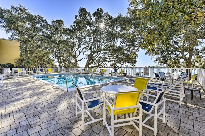 Waterfront Mary Esther Condo w/ Kayaks! - Image 1