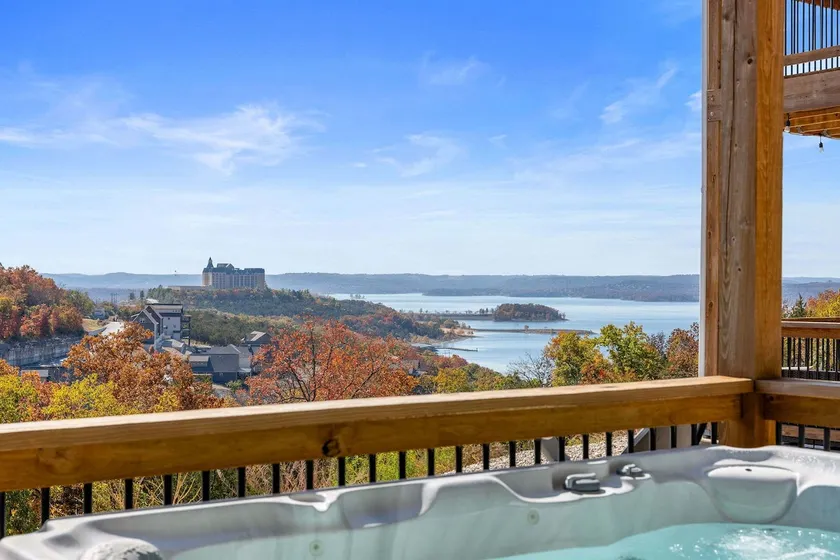 Lake View! Indoor Pool! 5 Min to Branson Strip! - Image 1