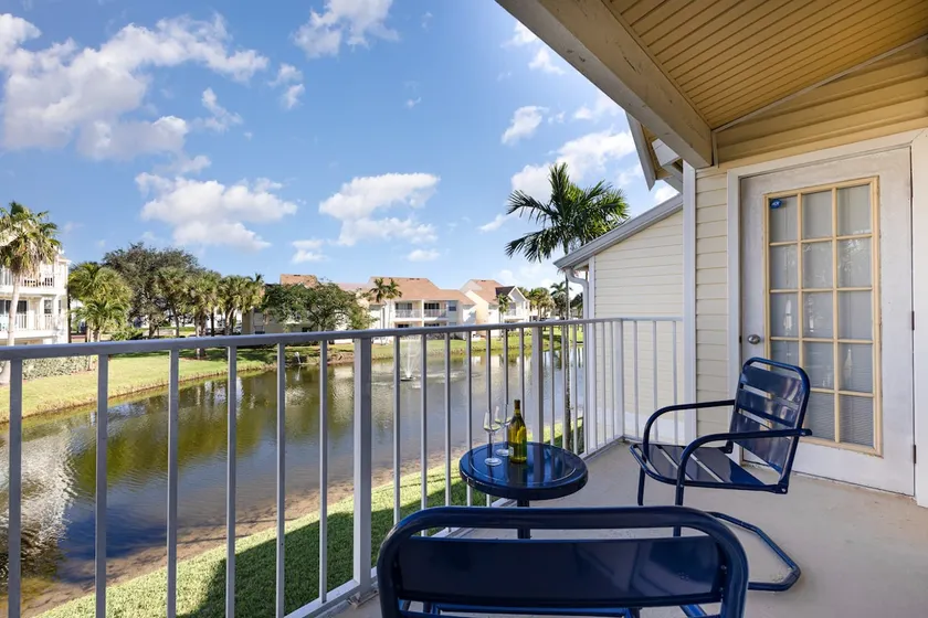 Pondview Modern Farmhouse Condo Half Mile to Beach - Image 1