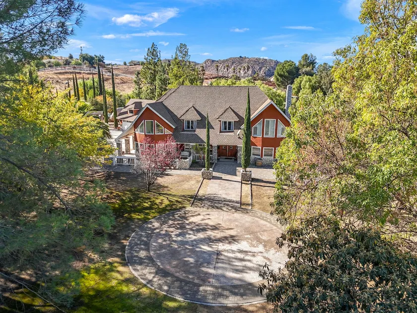Vineyard Vista Retreat –Your Serene desert Getaway - Image 1