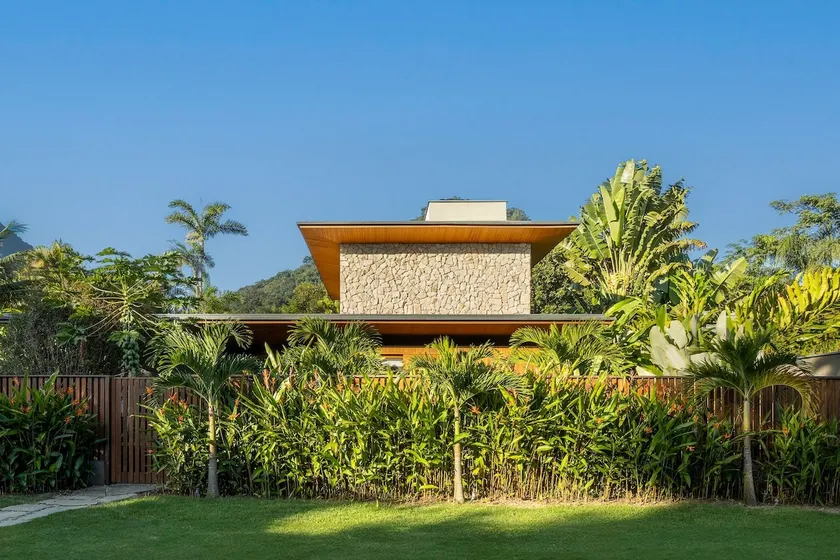 Casa Maldivas Bahasa in Itamambuca (Beachfront) - Image 1