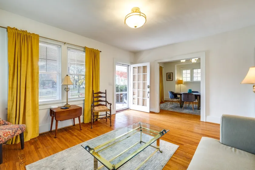 Walk to The Grandin Theatre: Roanoke Unit w/ Yard! - Image 1