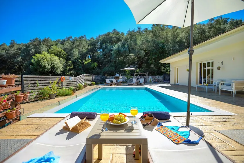 Villa Kambos Saint Stephanos - Image 1