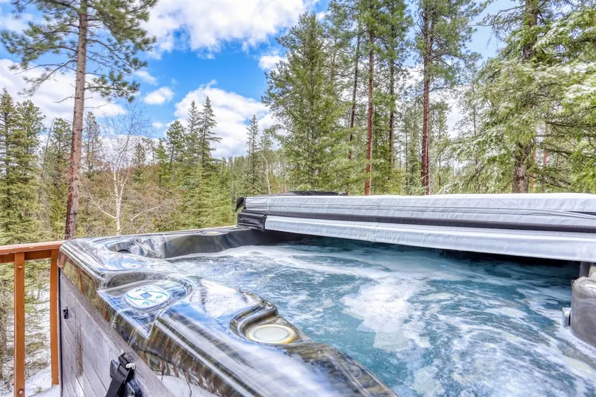 Aarons Aspen Retreat·Hot Tub, Scenic &Pet Friendly - Image 1